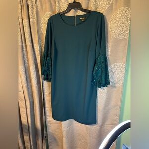 Shelby Nights Hunter Green Dress with Lacy Flowy Sleeves Size 16W